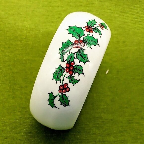 Vintage Holly Red Berries Green Leaves Porcelain Napkin Rings - Picture 6 of 7